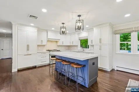 79 Sheffield Street Oakland NJ 07436