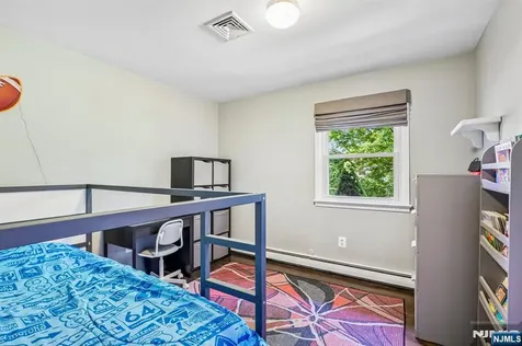 79 Sheffield Street Oakland NJ 07436