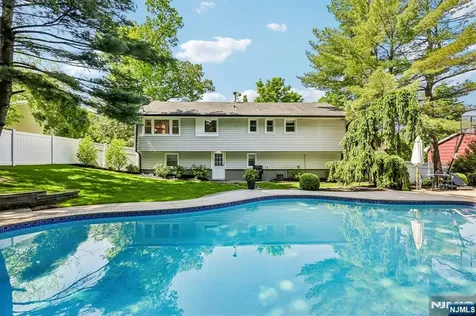 79 Sheffield Street Oakland NJ 07436
