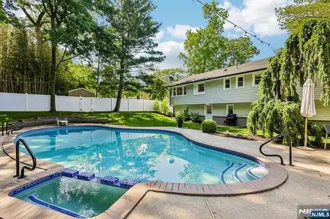 79 Sheffield Street Oakland NJ 07436