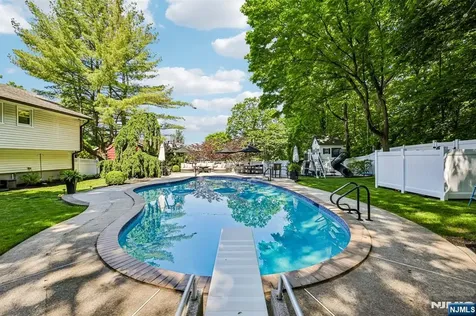 79 Sheffield Street Oakland NJ 07436