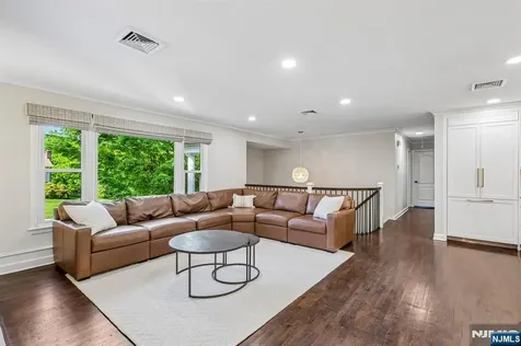 79 Sheffield Street Oakland NJ 07436