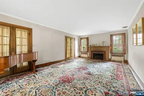 819 Roanoke Avenue Elizabeth NJ 07208