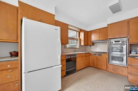 819 Roanoke Avenue Elizabeth NJ 07208