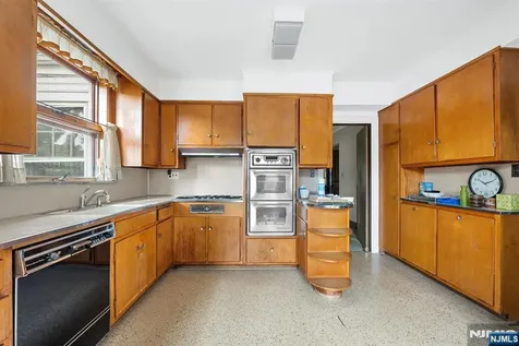 819 Roanoke Avenue Elizabeth NJ 07208