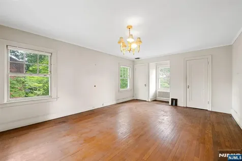 819 Roanoke Avenue Elizabeth NJ 07208