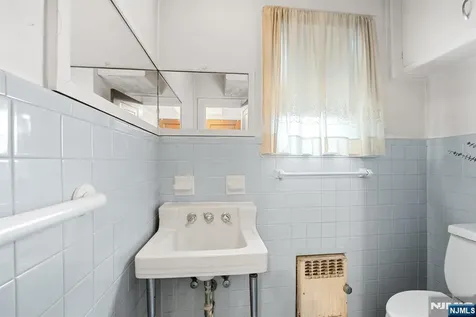 819 Roanoke Avenue Elizabeth NJ 07208