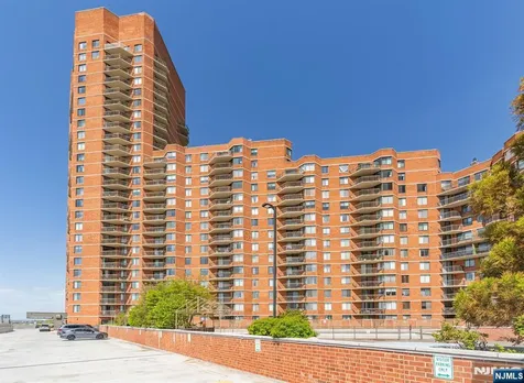 831 Harmon Cove Tower Secaucus NJ 07094