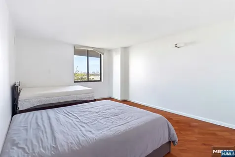 831 Harmon Cove Tower Secaucus NJ 07094