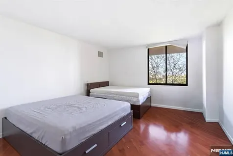 831 Harmon Cove Tower Secaucus NJ 07094