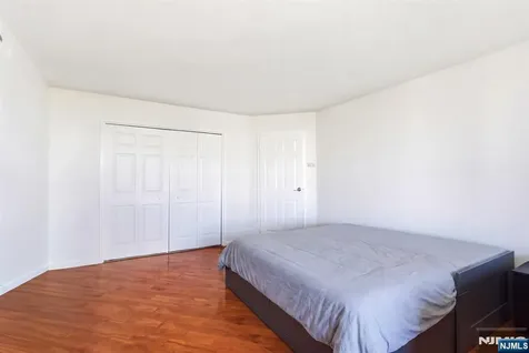 831 Harmon Cove Tower Secaucus NJ 07094