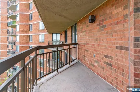 831 Harmon Cove Tower Secaucus NJ 07094