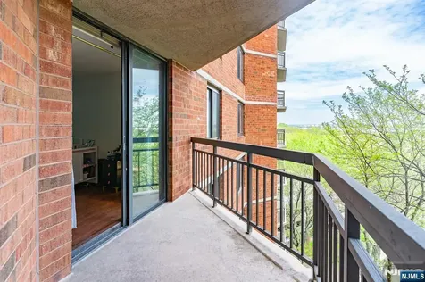 831 Harmon Cove Tower Secaucus NJ 07094