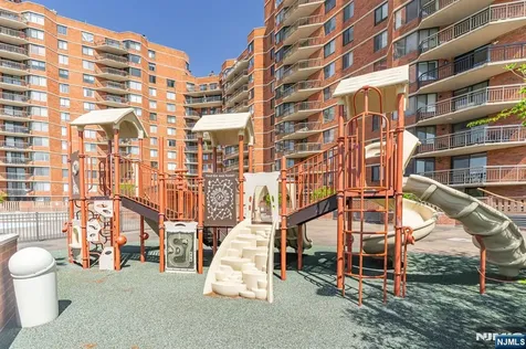 831 Harmon Cove Tower Secaucus NJ 07094