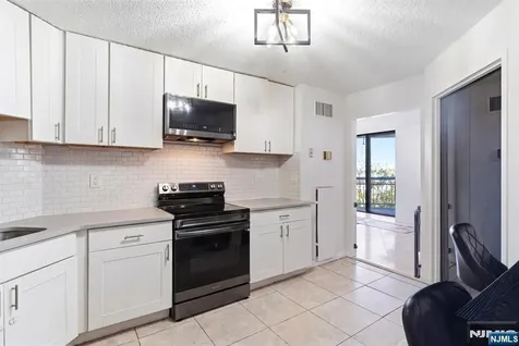 831 Harmon Cove Tower Secaucus NJ 07094