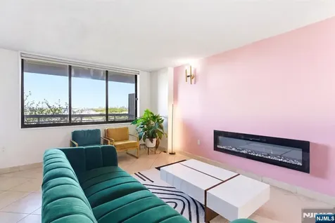 831 Harmon Cove Tower Secaucus NJ 07094