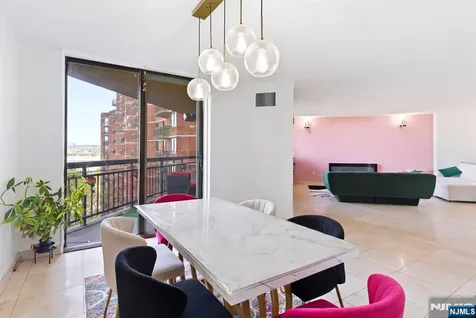 831 Harmon Cove Tower Secaucus NJ 07094