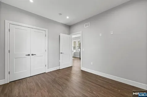 59 Locust Avenue Wallington NJ 07057