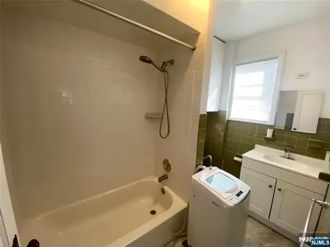 264 4th Street Palisades Park NJ 07650