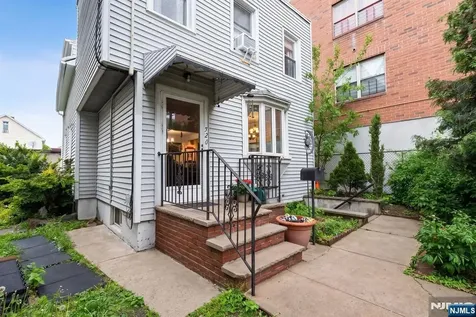 520 26th Street Union City NJ 07087