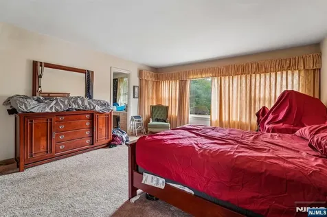 6 Saw Mill Road North Haledon NJ 07508