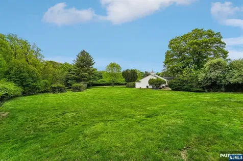 6 Saw Mill Road North Haledon NJ 07508