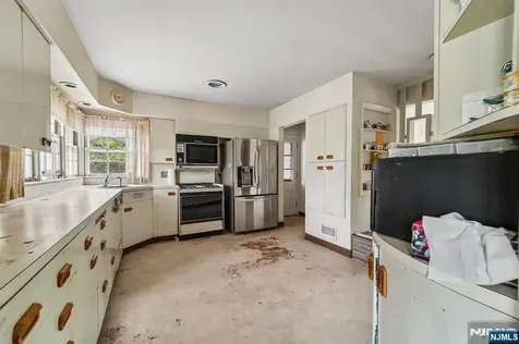 6 Saw Mill Road North Haledon NJ 07508