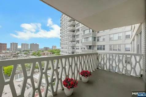 2000 Linwood Fort Lee NJ 07024