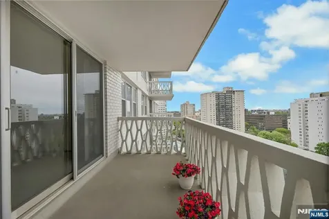 2000 Linwood Fort Lee NJ 07024