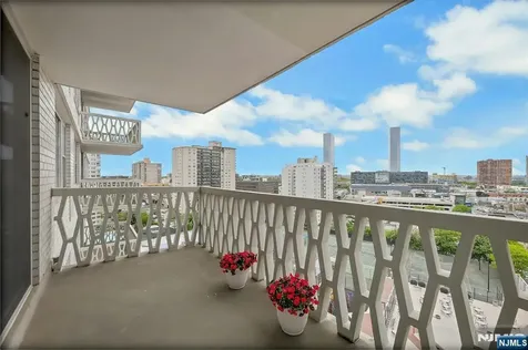 2000 Linwood Fort Lee NJ 07024