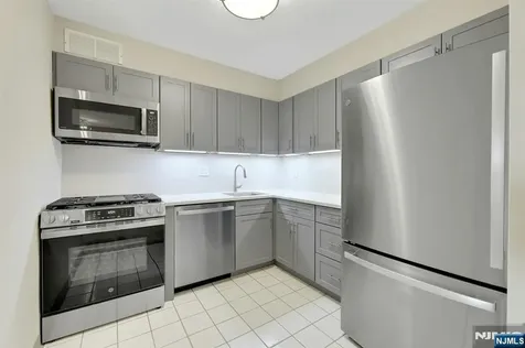 2000 Linwood Fort Lee NJ 07024