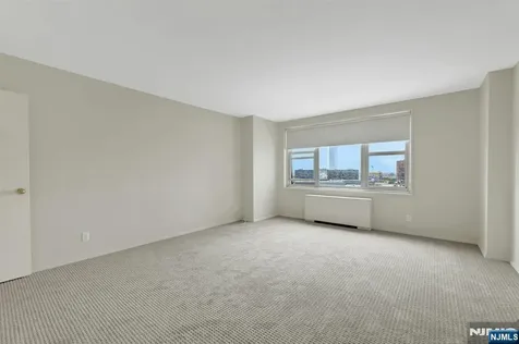 2000 Linwood Fort Lee NJ 07024