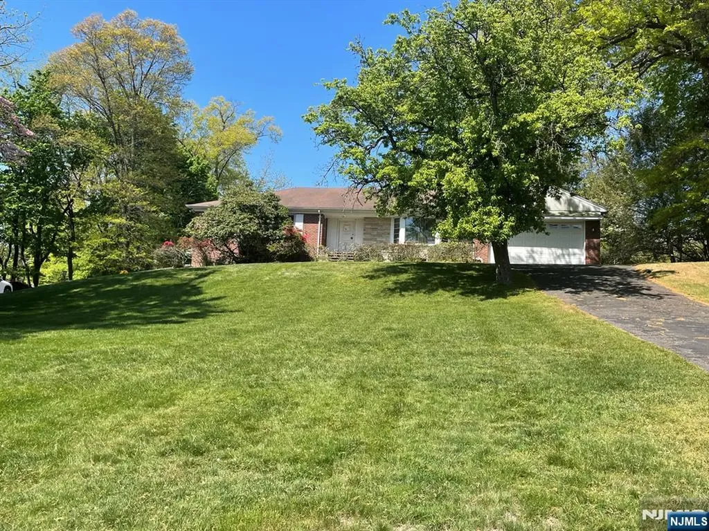 1027 Westwood Avenue Old Tappan NJ 07675