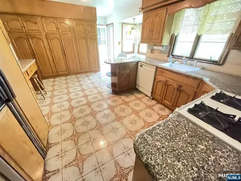 1027 Westwood Avenue Old Tappan NJ 07675