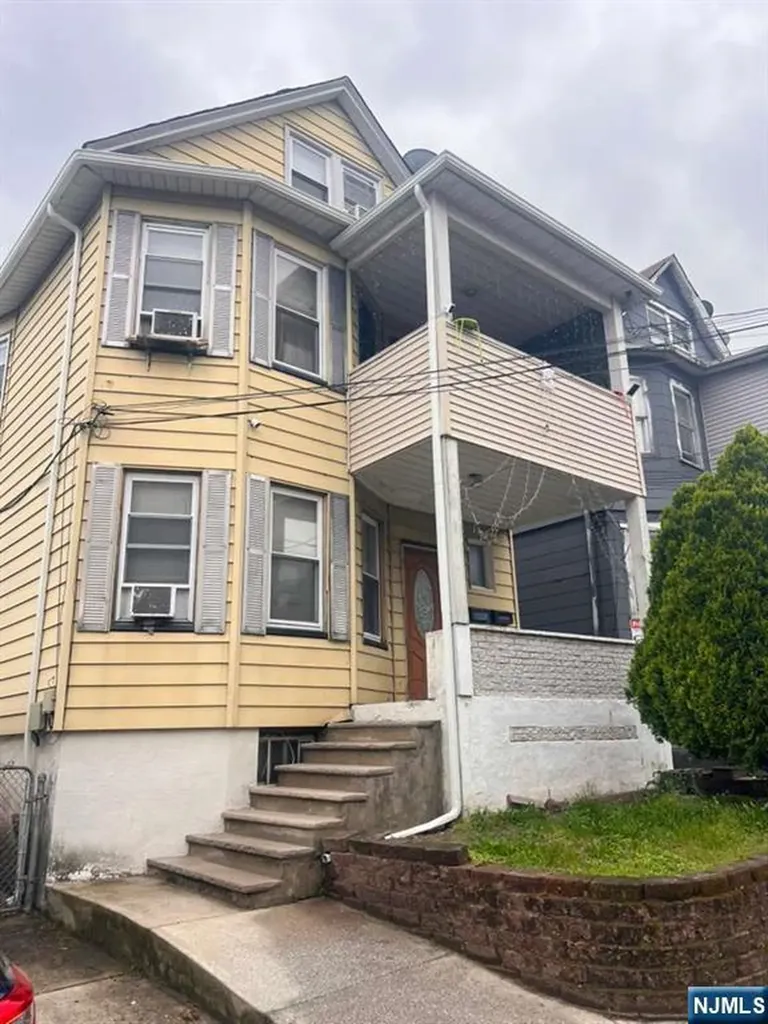88 Genessee Avenue Paterson NJ 07503