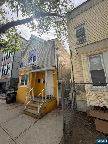 78 Garside Street Newark NJ 07104