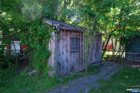 32 Phelps Avenue Bergenfield NJ 07621