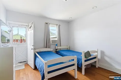 161 Seaview Avenue Jersey City NJ 07305