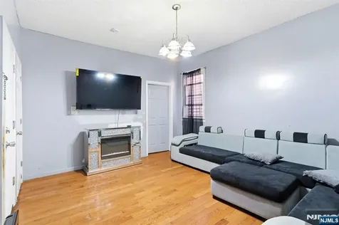 161 Seaview Avenue Jersey City NJ 07305