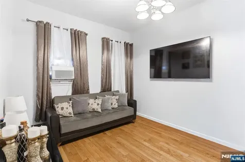 161 Seaview Avenue Jersey City NJ 07305