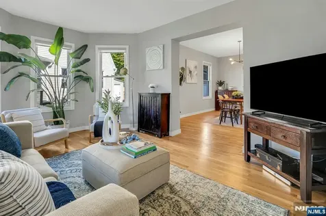 18 Gardiner Place Montclair NJ 07042