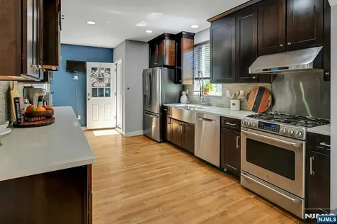 18 Gardiner Place Montclair NJ 07042