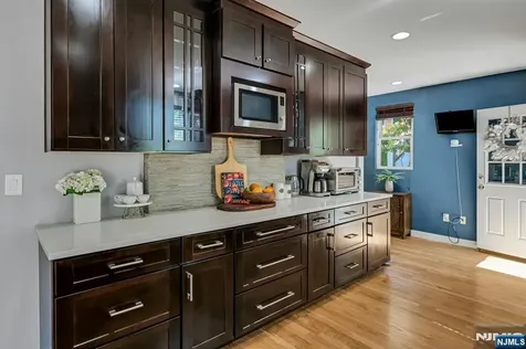 18 Gardiner Place Montclair NJ 07042