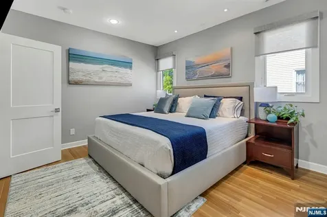 18 Gardiner Place Montclair NJ 07042