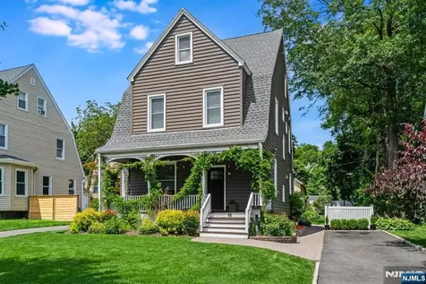 18 Gardiner Place Montclair NJ 07042