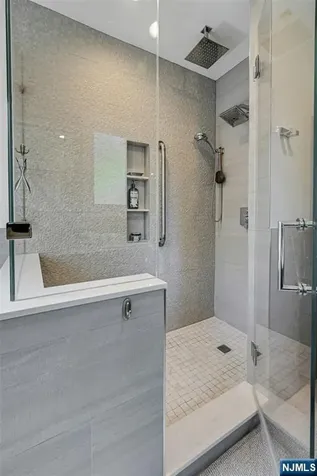 18 Gardiner Place Montclair NJ 07042