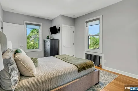18 Gardiner Place Montclair NJ 07042
