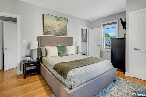 18 Gardiner Place Montclair NJ 07042