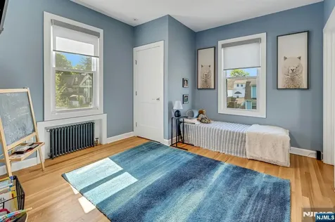 18 Gardiner Place Montclair NJ 07042
