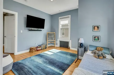 18 Gardiner Place Montclair NJ 07042